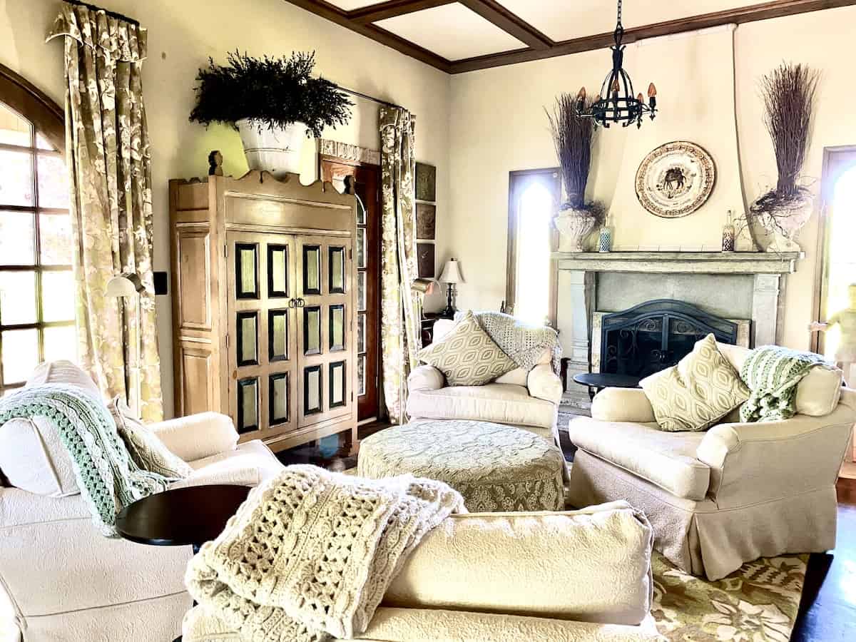 couchless living room