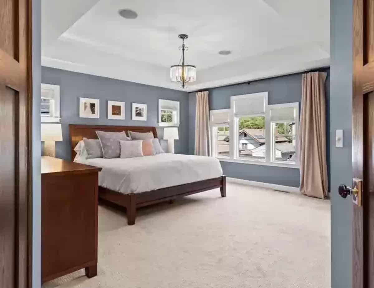 neutral carpet in bedroom