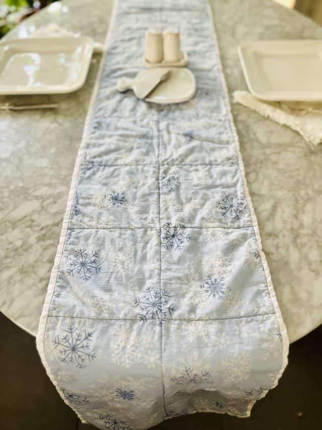 DIY Reversible Table Runner It's better than any tablecloth Design
